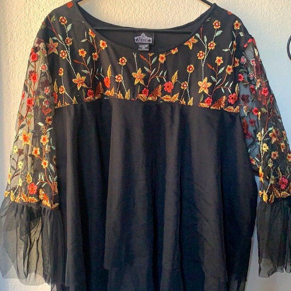 Cute 3/4 Sleeve Floral Top - Picture 1 of 2